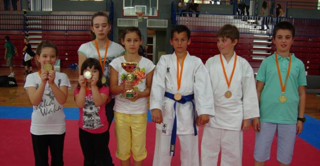 Karatisti ”Finide” na Županijskom prvenstvu u borbama drugi sa 13 medalja